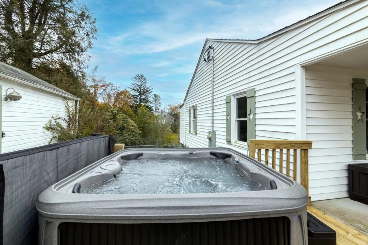 Oak Hill New River Gorge Cottage W Hot Tub, Fire Pit, Grill מראה חיצוני תמונה