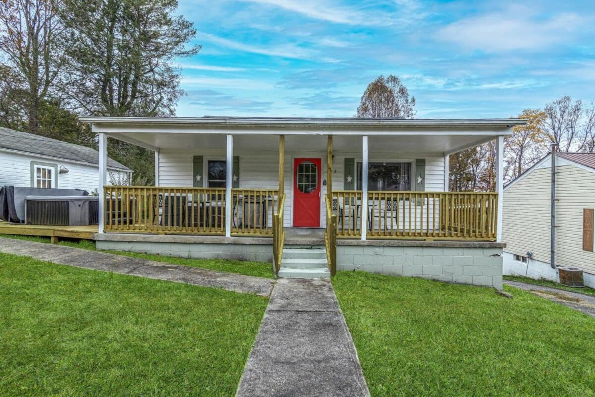 Oak Hill New River Gorge Cottage W Hot Tub, Fire Pit, Grill מראה חיצוני תמונה