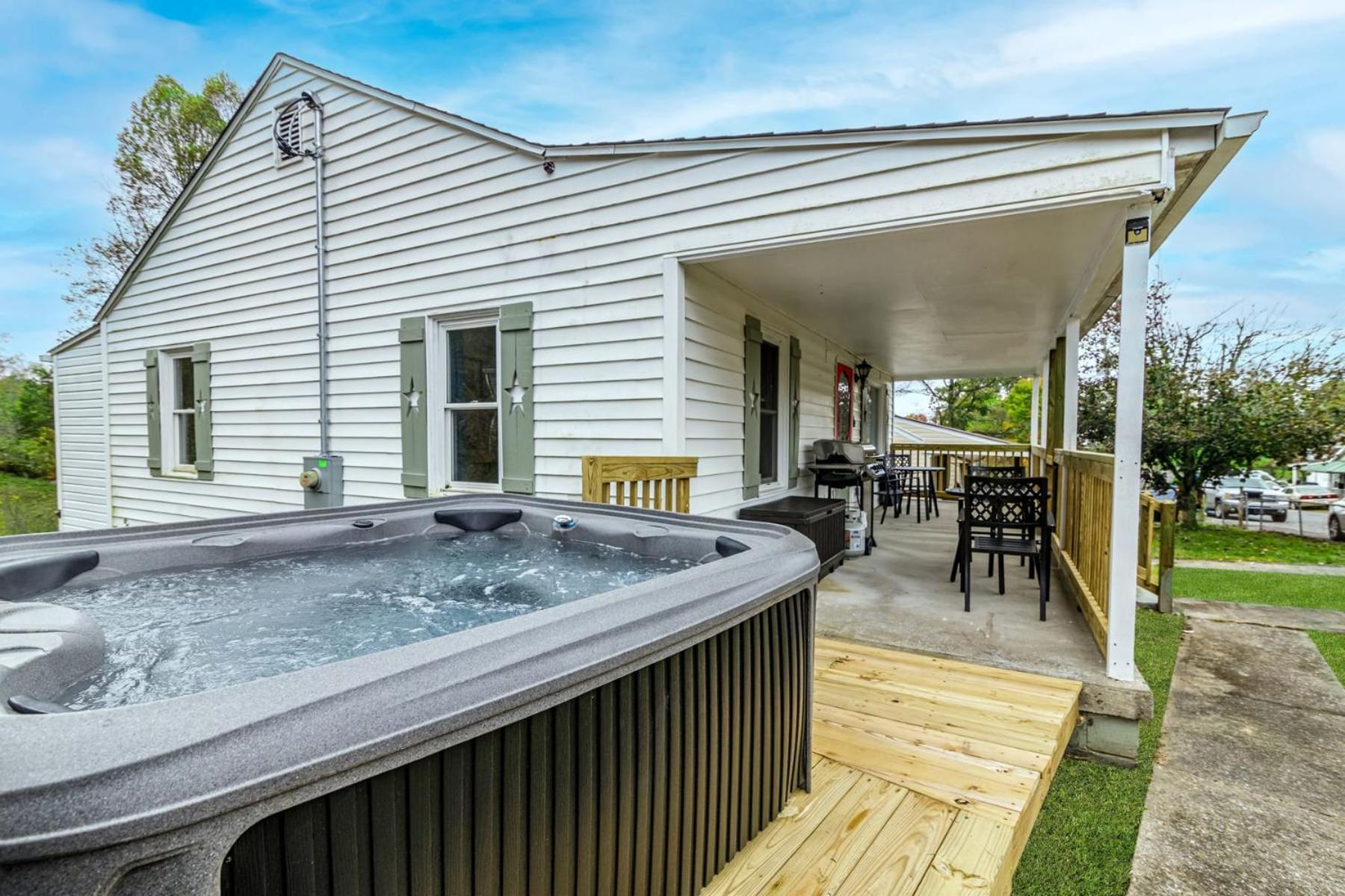 Oak Hill New River Gorge Cottage W Hot Tub, Fire Pit, Grill מראה חיצוני תמונה